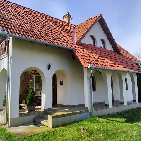 Bodzas Vendeghaz - Bodza U.4. Apartment Kiskunmajsa Exterior photo