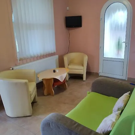 Bodzas Vendeghaz - Bodza U.4. Apartment Kiskunmajsa Exterior photo